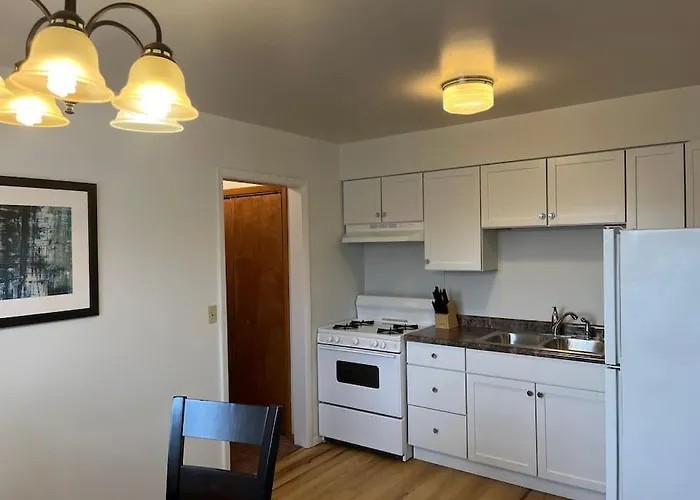 Prime Location Amazing Unit Close To Downtown - 2 Queen Beds *